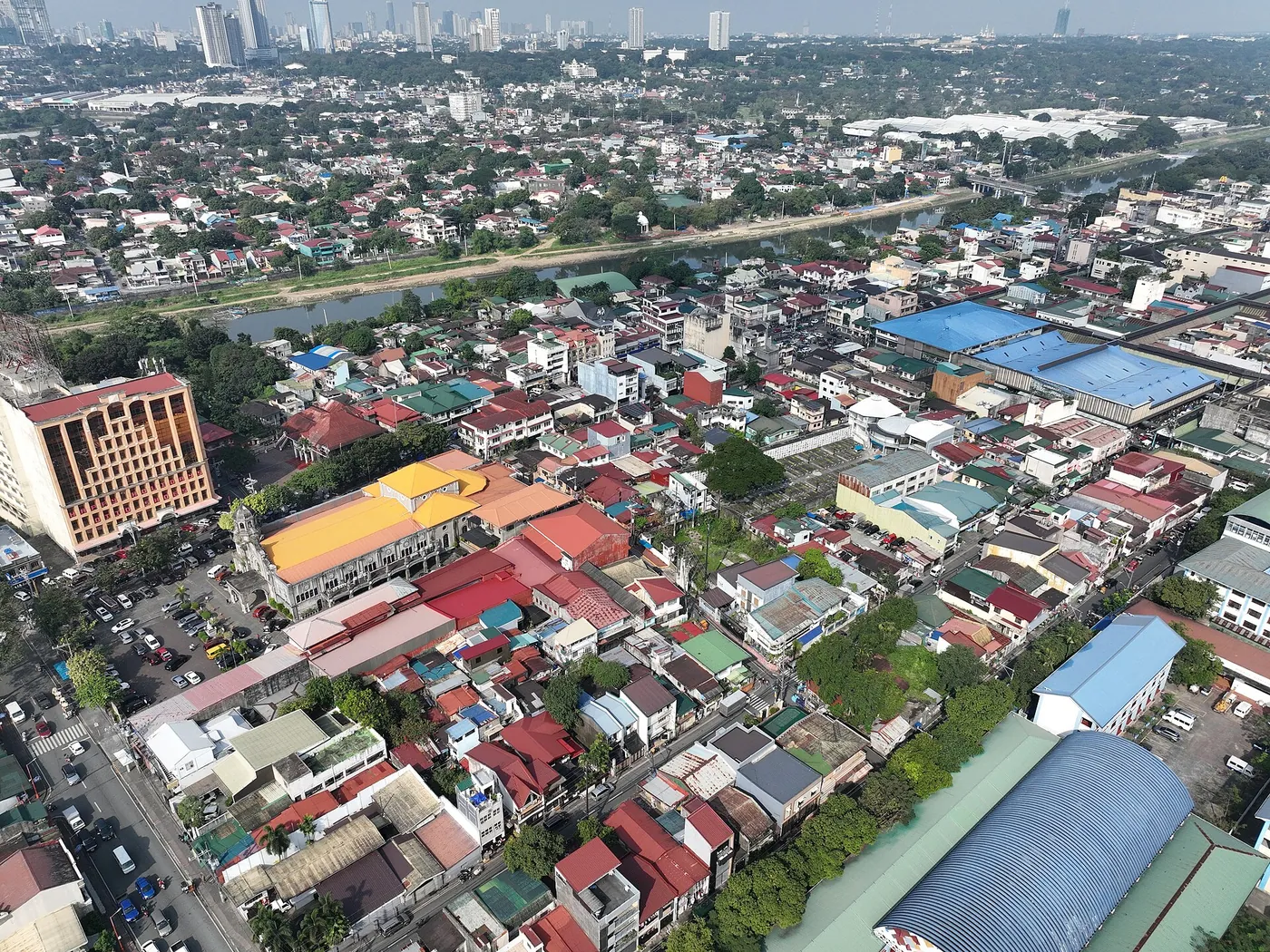 Santa Elena from the air: the Marikina River, the parish church and the public market